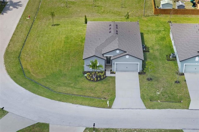 2 of 19 - 951 Sw Castaneda Ln, Port St. Lucie, FL