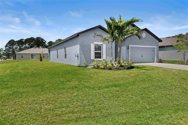 3 of 19 - 951 Sw Castaneda Ln, Port St. Lucie, FL