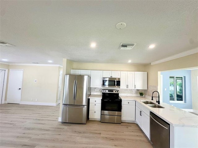 2 of 18 - 4514 Nw 49th Dr, Tamarac, FL