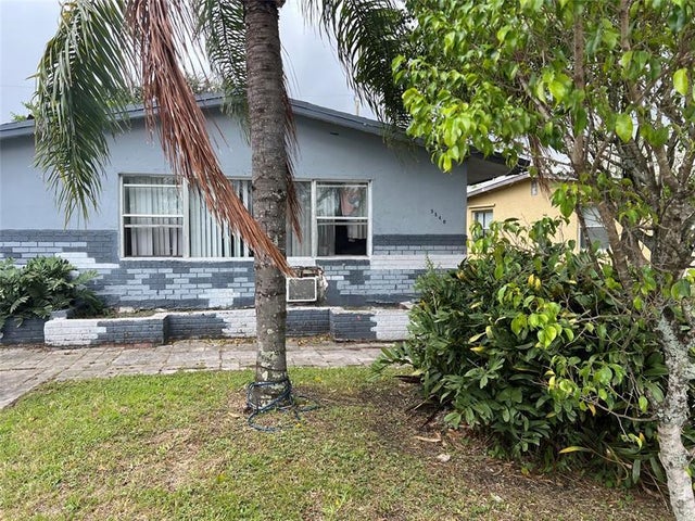 2 of 7 - 5540 Mayo St, Hollywood, FL