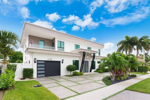 1 of 70 - 4910 Ne 29th Ave, Lighthouse Point, FL