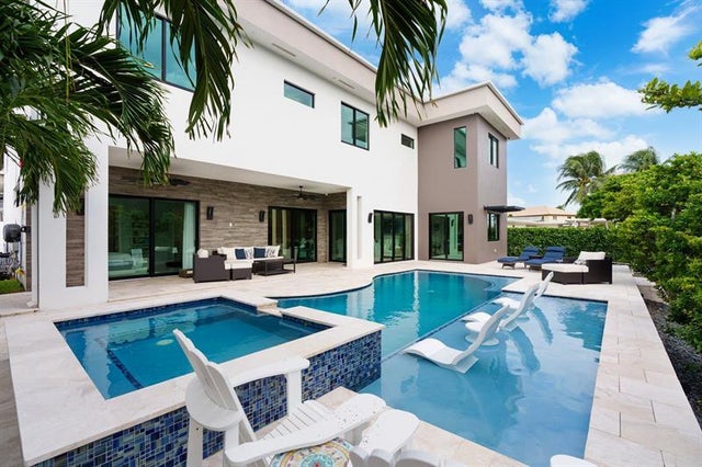 2 of 70 - 4910 Ne 29th Ave, Lighthouse Point, FL
