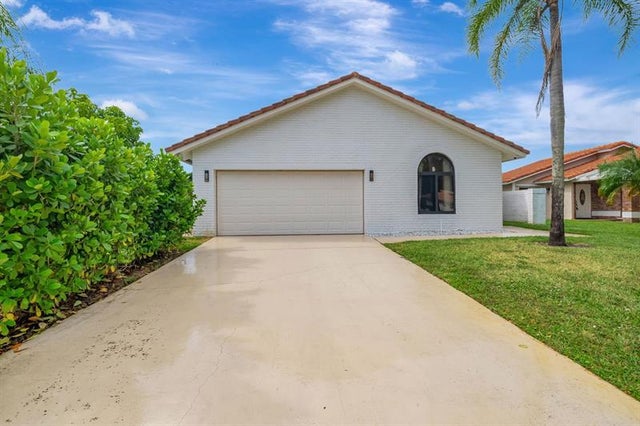 2 of 50 - 19599 Sea Pines Way, Boca Raton, FL