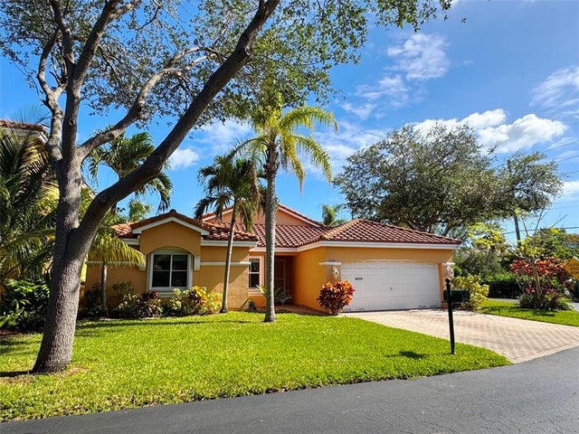 2 of 59 - 1585 S Trafalgar Cir, Hollywood, FL