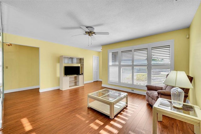 1 of 29 - 2403 Emerson Cir, Hollywood, FL
