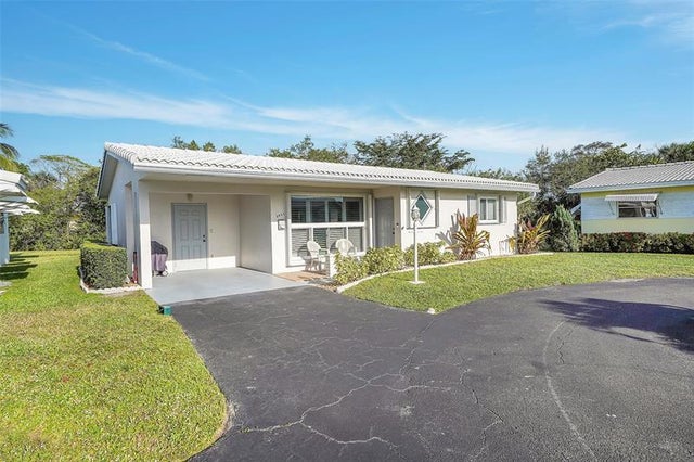 4 of 29 - 2403 Emerson Cir, Hollywood, FL
