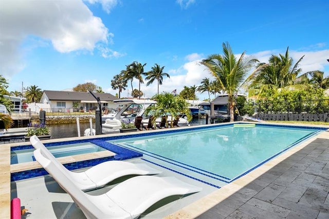 1 of 32 - 421 Se 14th Ave, Pompano Beach, FL