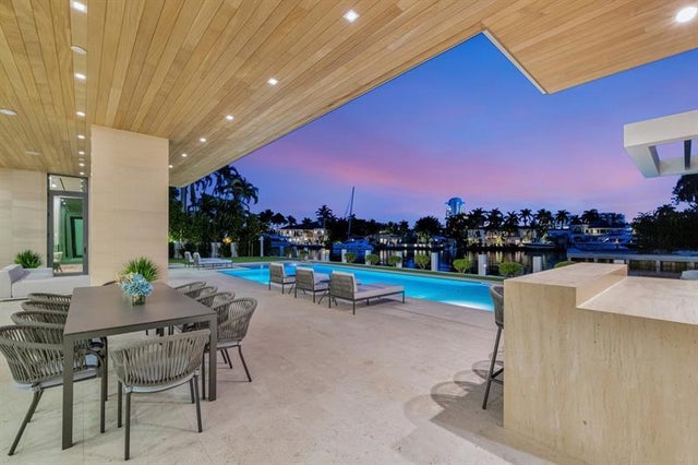 4 of 100 - 2560 Del Lago Dr, Fort Lauderdale, FL