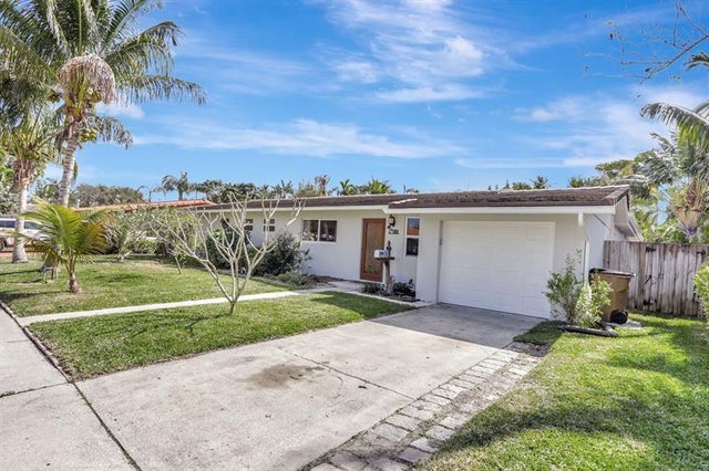 2 of 58 - 1104 Se 6th St, Deerfield Beach, FL