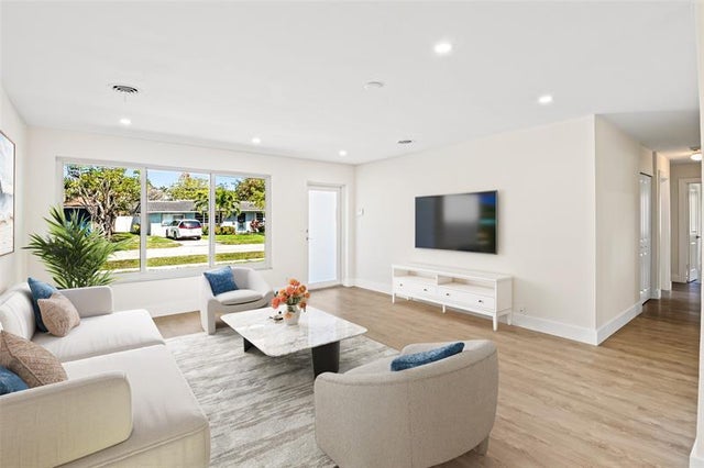 1 of 46 - 1104 Se 7th Street, Deerfield Beach, FL