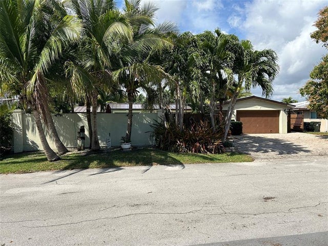 1 of 25 - 5631 Ne 16th Ave, Fort Lauderdale, FL