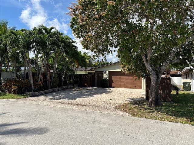2 of 25 - 5631 Ne 16th Ave, Fort Lauderdale, FL