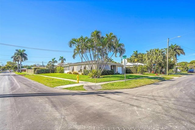 2 of 34 - 238 Se 3rd St, Dania, FL