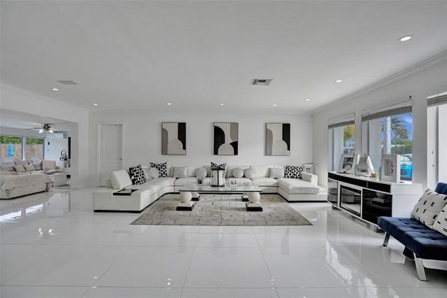 4 of 21 - 4100 Bayview Dr, Fort Lauderdale, FL