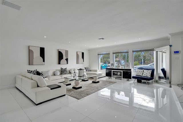 5 of 21 - 4100 Bayview Dr, Fort Lauderdale, FL