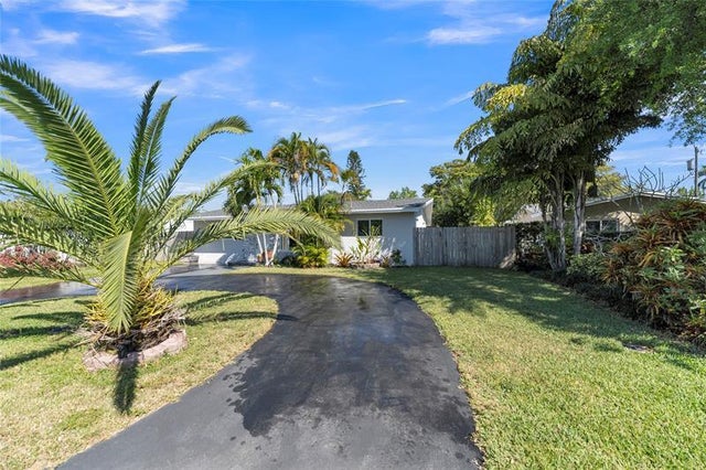 4 of 36 - 2021 Nw 32nd Ct, Oakland Park, FL