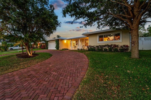 2 of 28 - 4220 Ne 26th Ter, Lighthouse Point, FL