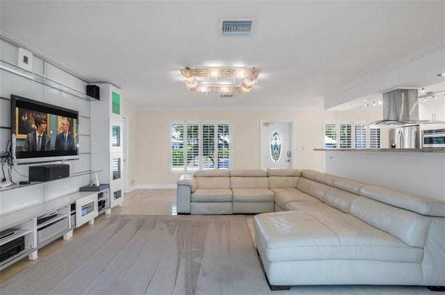 5 of 28 - 4220 Ne 26th Ter, Lighthouse Point, FL