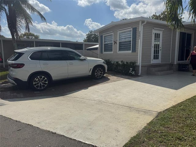 2 of 31 - 2301 Sw 86th Ter, Davie, FL