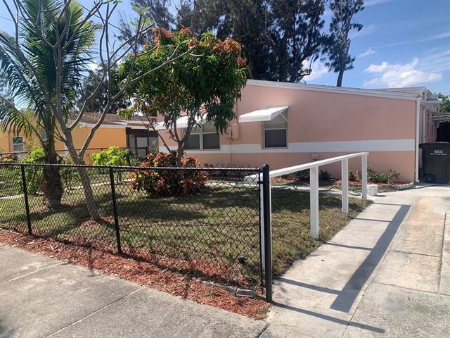 1 of 47 - 5701 Pinewood Ave, West Palm Beach, FL