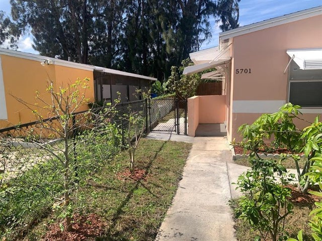 4 of 47 - 5701 Pinewood Ave, West Palm Beach, FL