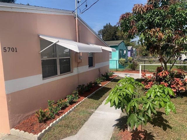 5 of 47 - 5701 Pinewood Ave, West Palm Beach, FL