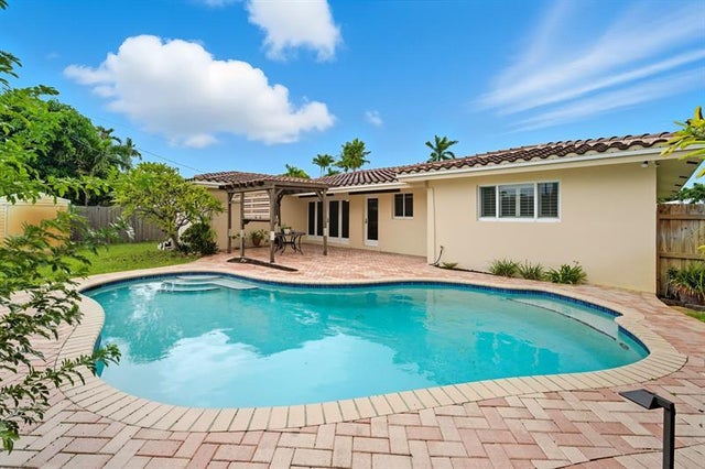 1 of 26 - 3697 Ne 19th Ave, Oakland Park, FL