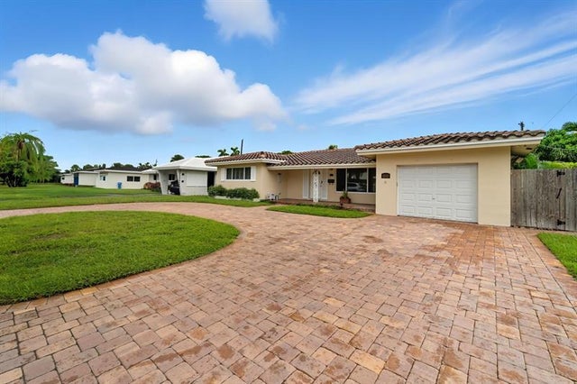 2 of 26 - 3697 Ne 19th Ave, Oakland Park, FL