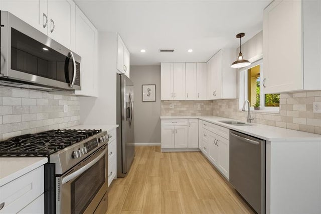 3 of 26 - 3697 Ne 19th Ave, Oakland Park, FL