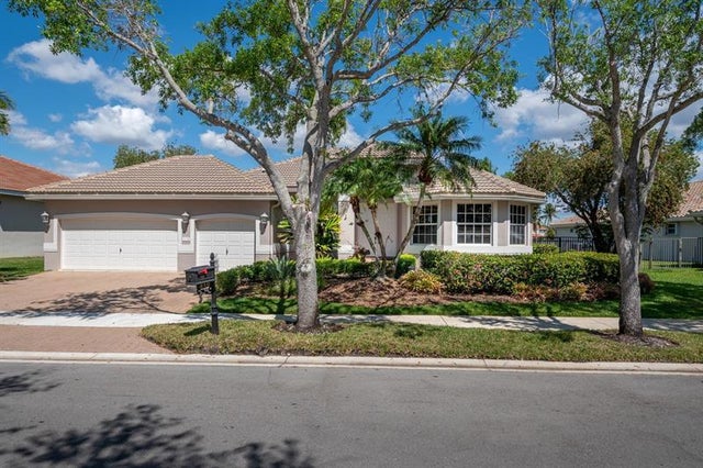 1 of 52 - 410 Mallard Ln, Weston, FL