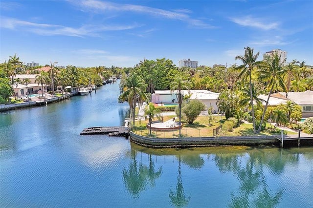 2 of 32 - 12900 N Bayshore Dr, North Miami, FL