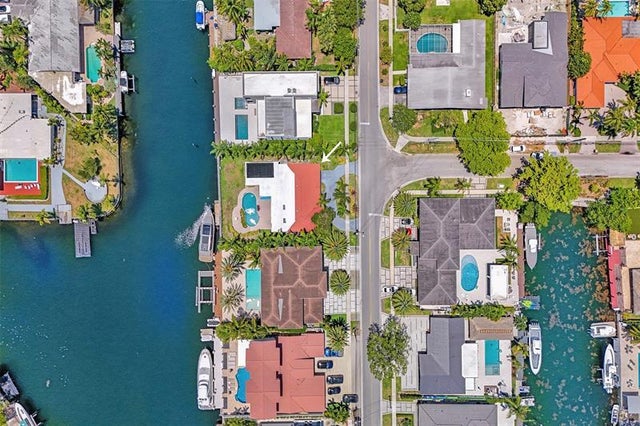 5 of 32 - 12900 N Bayshore Dr, North Miami, FL