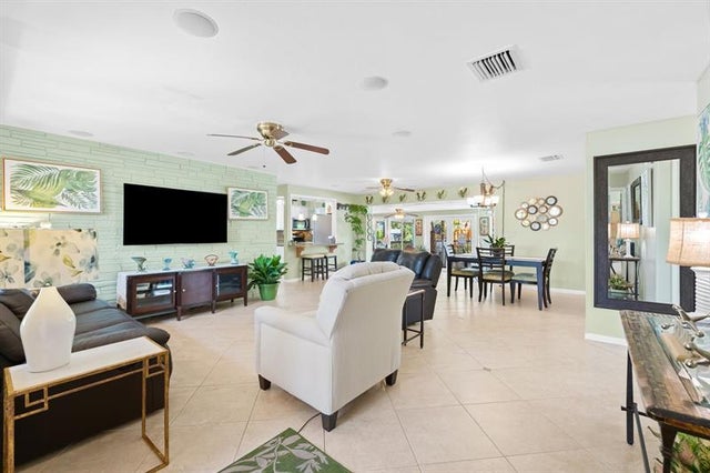 2 of 27 - 2021 Ne 27th St, Lighthouse Point, FL