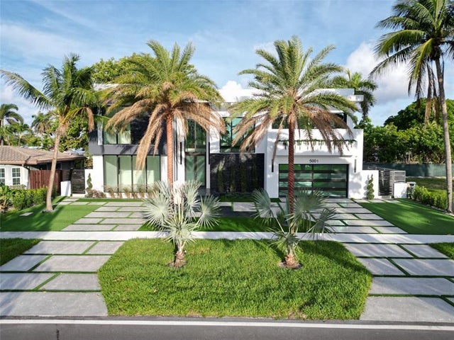 1 of 92 - 5001 Ne 27th Ave, Lighthouse Point, FL