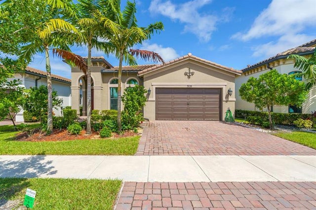 2 of 49 - 7535 Seacoast Dr, Parkland, FL