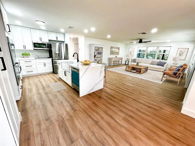 2 of 33 - 216 Bayberry Dr, Plantation, FL