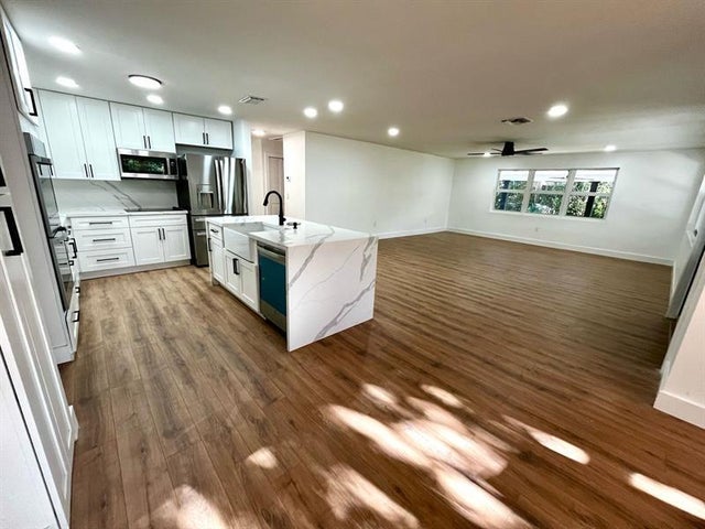 3 of 33 - 216 Bayberry Dr, Plantation, FL