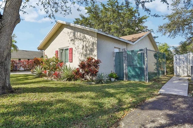 4 of 48 - 8021 Nw 47th Ct, Fort Lauderdale, FL