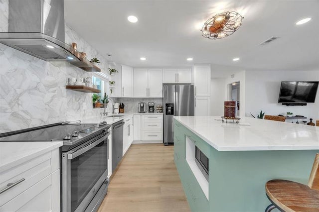 1 of 39 - 1611 Sw 3rd Ave, Pompano Beach, FL