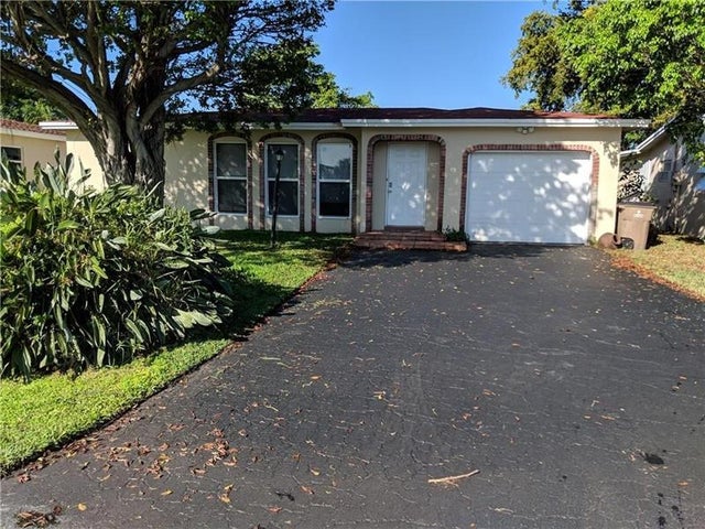 1 of 2 - 4831 Nw 18th Ave, Deerfield Beach, FL