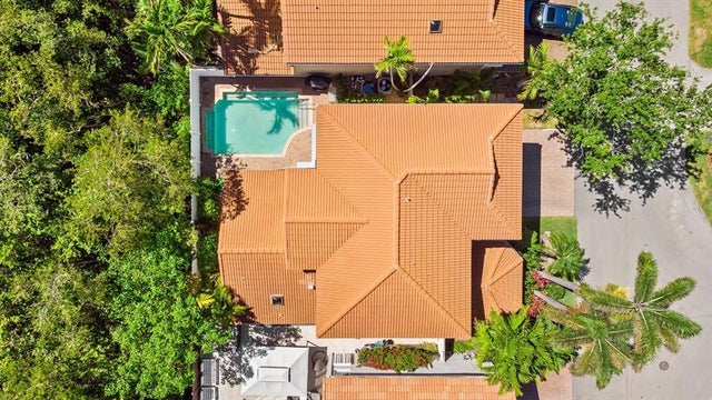 2 of 37 - 975 Weeping Willow Way, Hollywood, FL