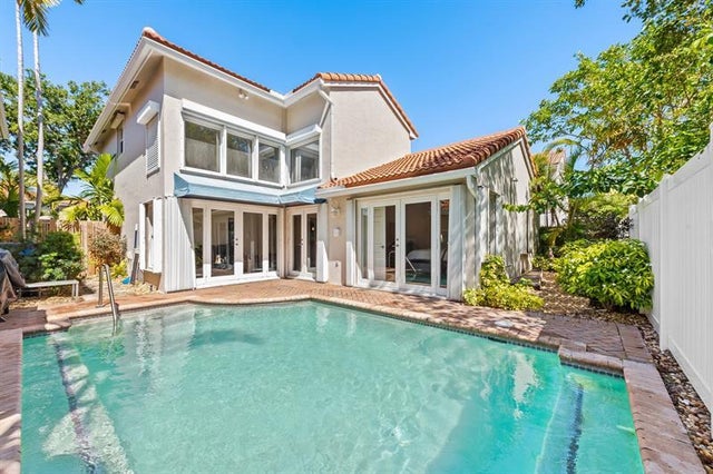 3 of 37 - 975 Weeping Willow Way, Hollywood, FL