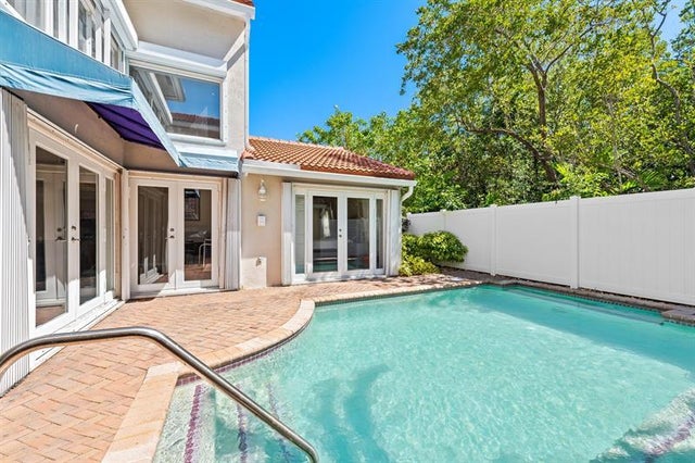 4 of 37 - 975 Weeping Willow Way, Hollywood, FL