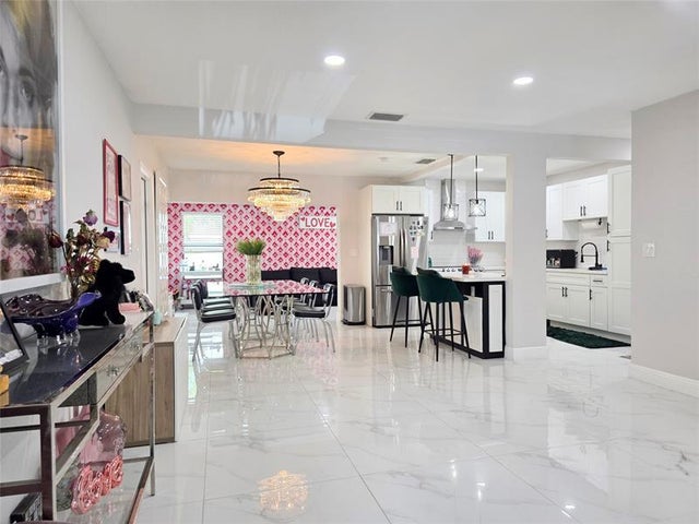 4 of 28 - 2030 Sw 22nd Ave, Fort Lauderdale, FL