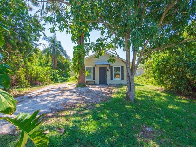 1 of 15 - 1325 17th Ct, Vero Beach, FL