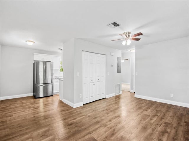 3 of 15 - 1325 17th Ct, Vero Beach, FL