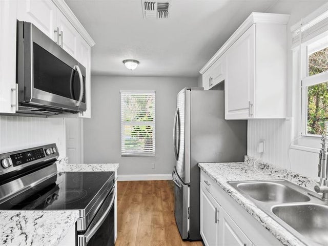 5 of 15 - 1325 17th Ct, Vero Beach, FL