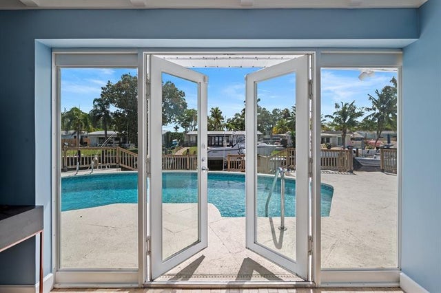 4 of 34 - 2436 Gulfstream Ln, Fort Lauderdale, FL
