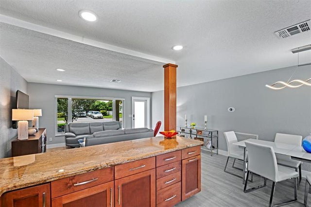 4 of 37 - 81 Nw 37th St, Oakland Park, FL