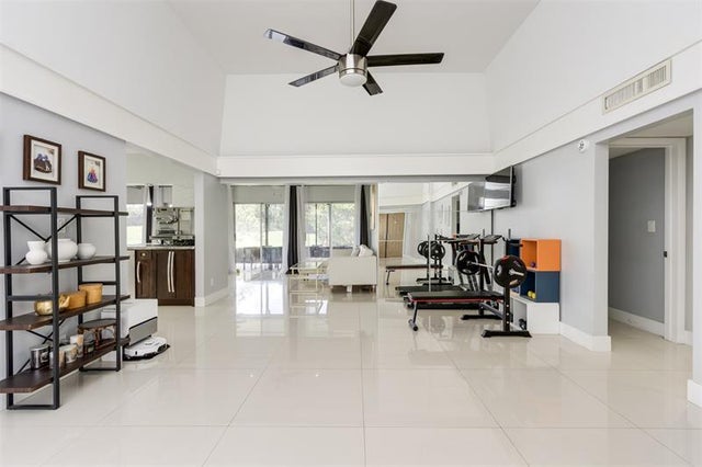 4 of 78 - 5500 Mulberry Dr, Tamarac, FL